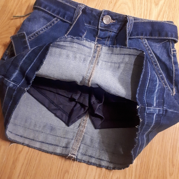 Bundle: one skort and one pair of shorts - Picture 6 of 12